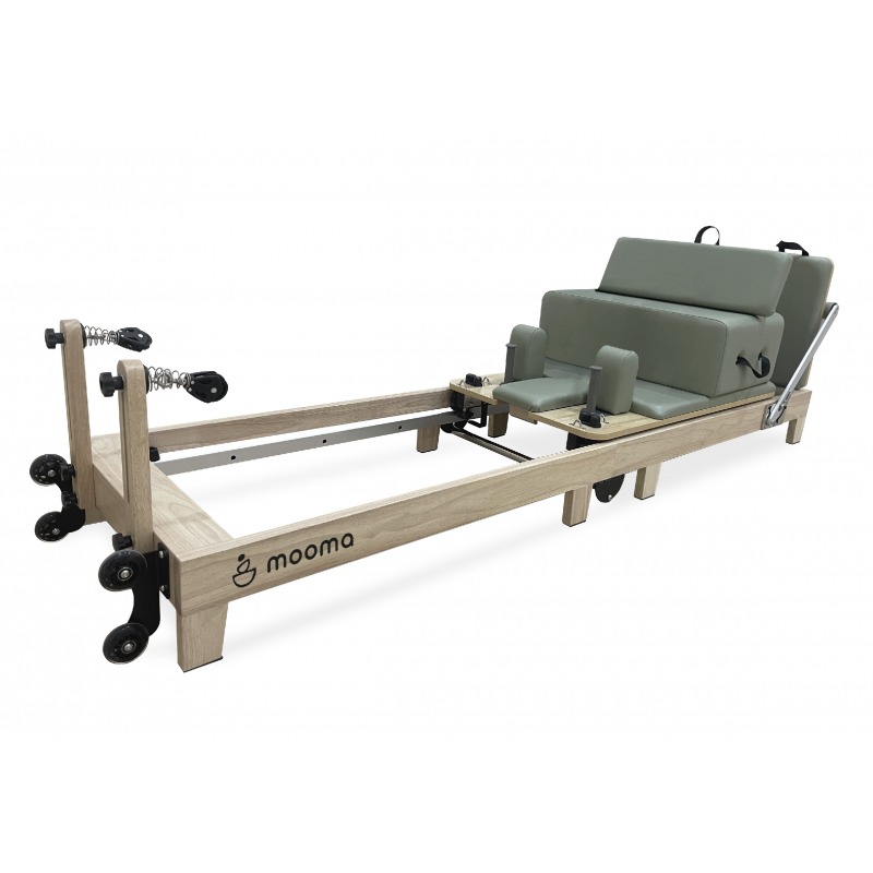 Lettino Reformer classico in legno salvaspazio Mooma main product photo